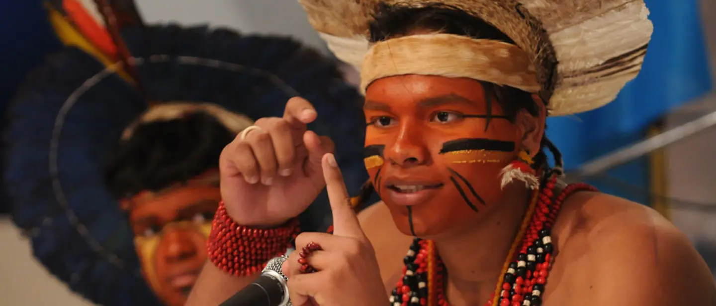 Kaho aus Brasilien erklärt, warum sein indigenes Volk geschützt werden muss. | © UNICEF/Markisz Religion, Kultur, Sprache: Kaho aus Brasilien erklärt, warum sein indigenes Volk geschützt werden muss.