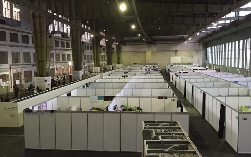 Wohneinheit der Flüchtlingsunterkunft Berlin-Tempelhof | © UNICEF/Ashley Gilbertson UNICEF-Bericht: Die Wohneinheit der Flüchtlingsunterkunft Berlin-Tempelhof