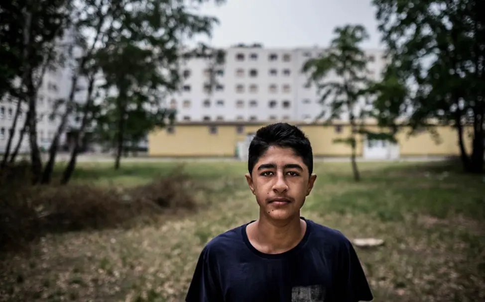 Ararsh (16) ist ein afghanischer Flüchtling aus dem Iran | © UNICEF/Ashley Gilbertson UNICEF-Bericht: Ararsh (16) ist ein afghanischer Flüchtling aus dem Iran, der nun in Deutschland ist