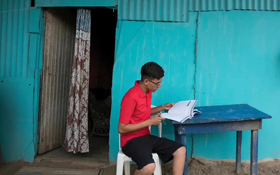 In Honduras einen Job zu finden gestaltet sich schwierig. | © UNICEF/Bindra Honduras: Eric lernt fleißig