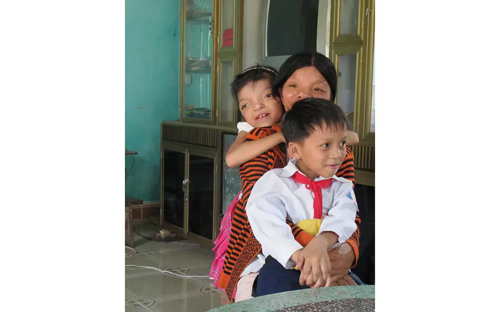 Ly zusammen mit ihrer Mutter und ihrem Bruder. | © privat Vietnam: Ly zusammen mit ihrer Mutter und ihrem Bruder.