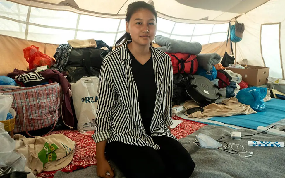 Die 15-jährige Fatime wurde in Moria von einem Jungen belästigt. | © UNICEF/Canaj/Magnum Photos Lesbos: Die 15-jährige Fatime lebte zusammen mit ihrer Familie 17 Monate in Moria.