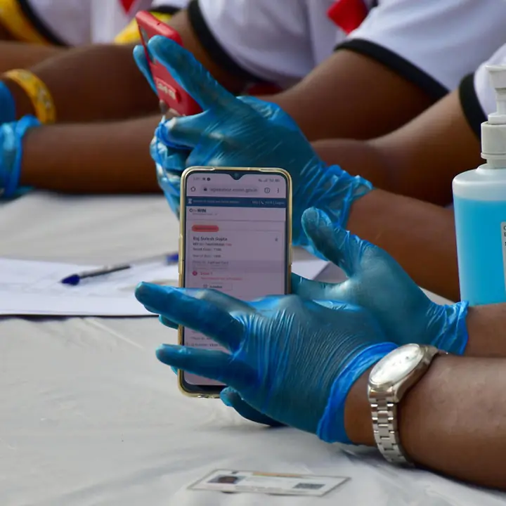 Über die App CoWin kann man sich in Indien für einen Impftermin anmelden | © UNICEF/Koyande Corona in Indien: Über die App CoWin kann man sich für einen Impftermin anmelden