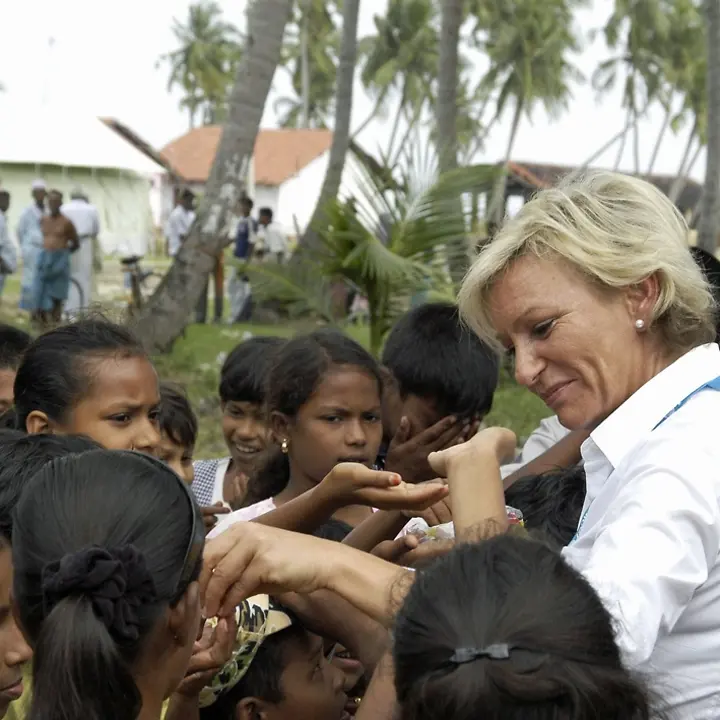 UNICEF-Botschafterin Sabine Christiansen in Sri Lanka. UNICEF-Botschafterin Sabine Christiansen in Sri Lanka.