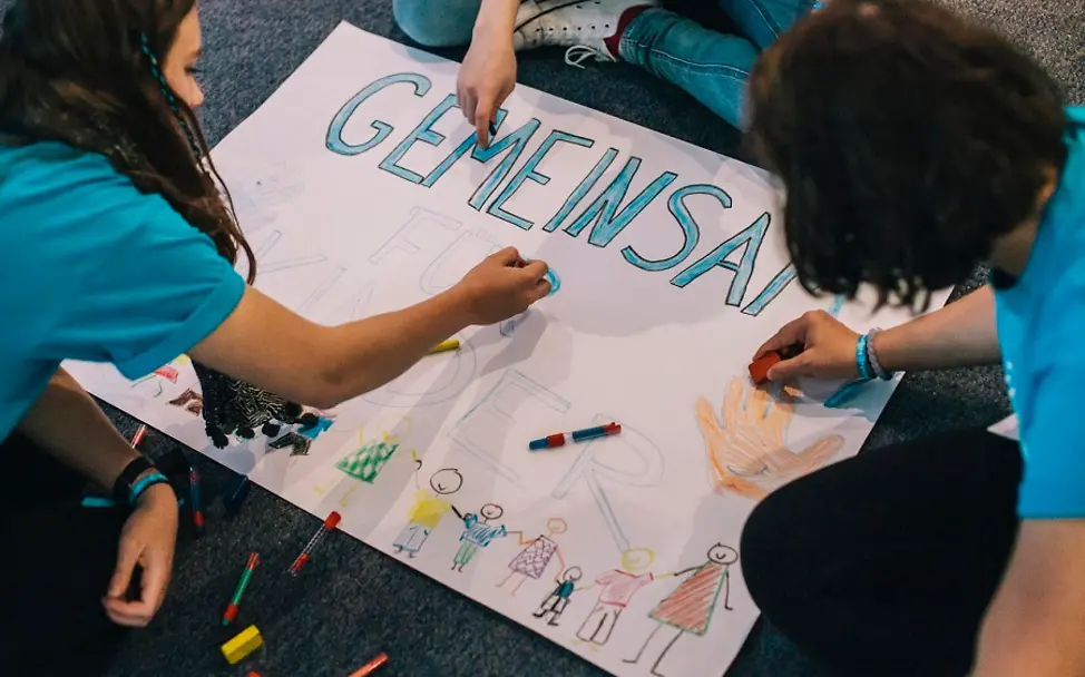 UNICEF Youth Hangout 2015: Jugendliche gestalten Bild gemeinsam