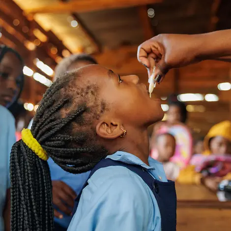 Mund auf, Schluckimpfung rein! | © UNICEF/Franco Ein Kind in Mosambik wird gegen Cholera geimpft.