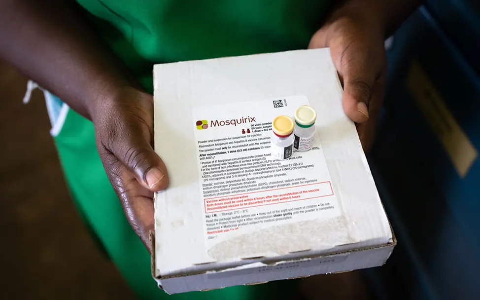 Malaria Impfstoff: Man braucht vier Dosen Impfstoff für einen guten Schutz gegen den von Moskitos übertragenen Erreger.