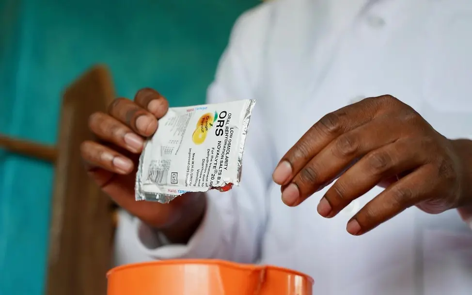 Sambia: Rehydrationslösung zur Behandlung von Cholera. | © UNICEF/Adam Sambia: Rehydrationslösung zur Behandlung von Cholera.
