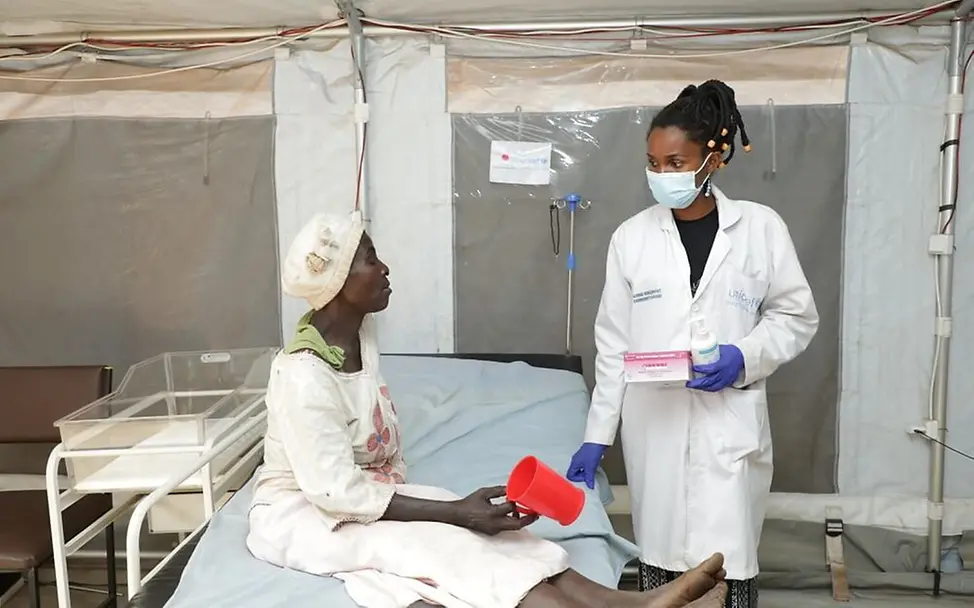 Mpox Virus: In Burundi spricht eine Krankenschwester mit einer Patientin | © UNICEF/Muco Mpox Virus: In Burundi spricht eine Krankenschwester mit einer Patientin