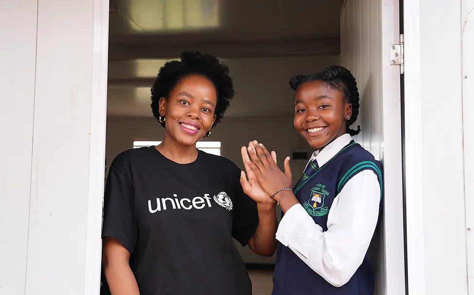 Mädchenbildung in Südafrika: Die UNICEF-Bildungsprogramme fördern speziell die Chancen von Mädchen 