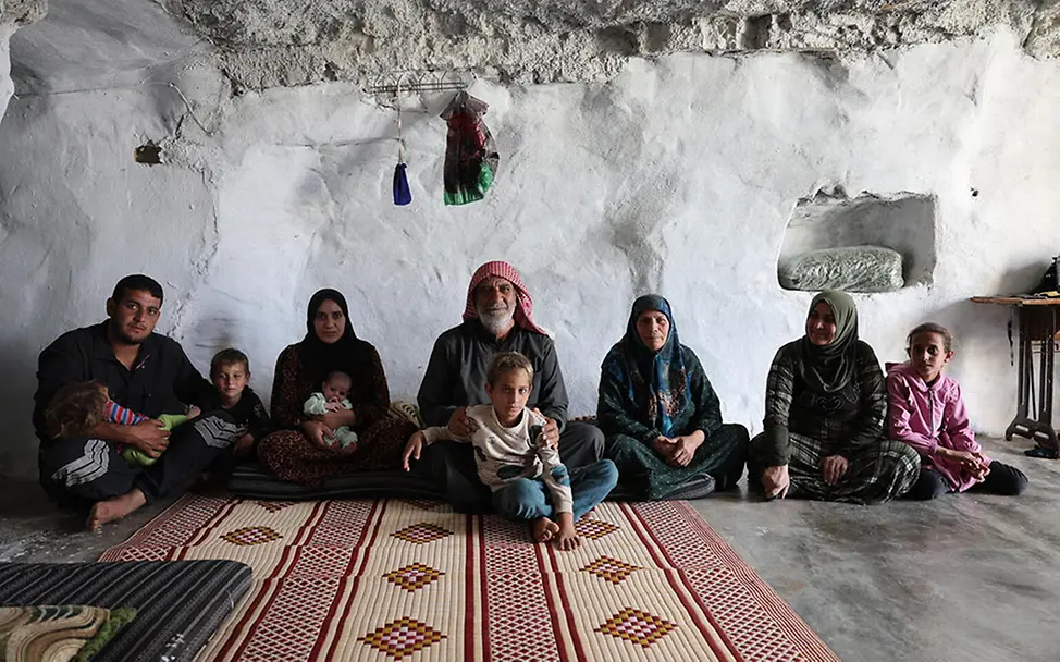 Syrien: Familie sitzt in einem selbstgebauten Bunker.