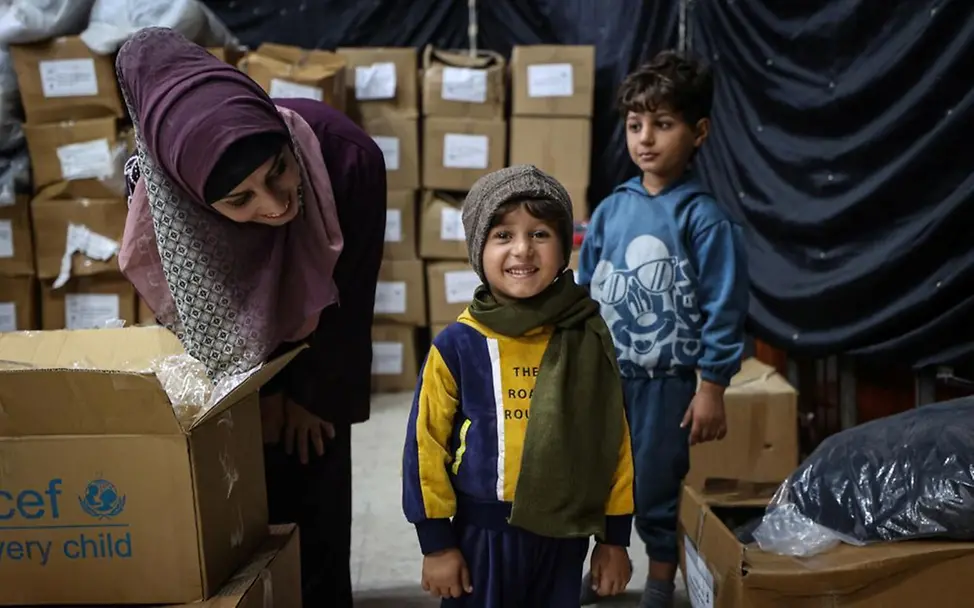 UNICEF-Patenschaft: Kinder bekommen Winterhilfe