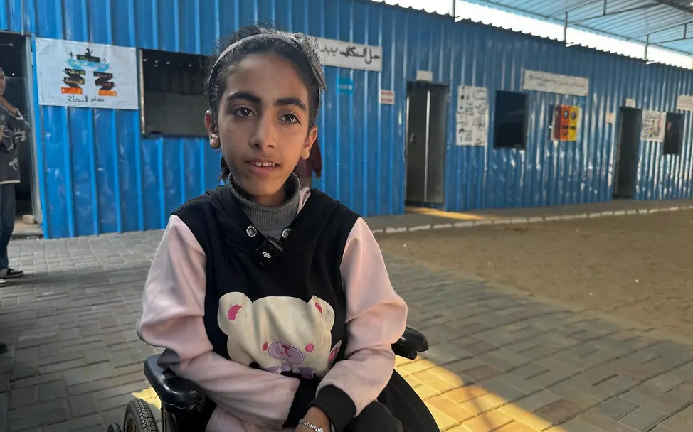 Gaza spenden: Ein Mädchen in einem Rollstuhl.
