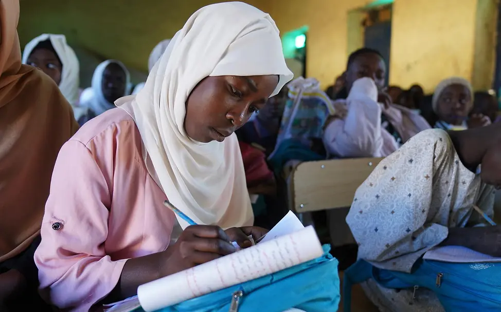Kinder lernen in Rokero. | © UNICEF/UNI918168/Jamal Kinder lernen in einer Schule