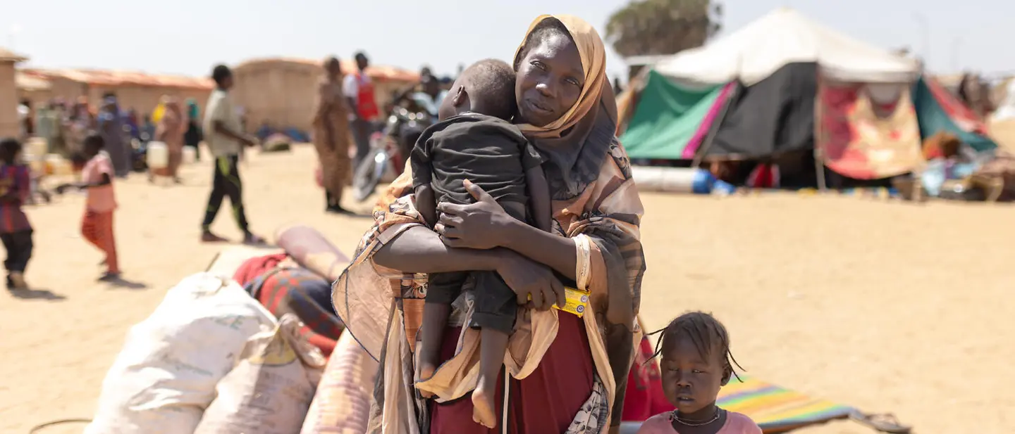 Krieg im Sudan: Mutter mit zwei Kindern