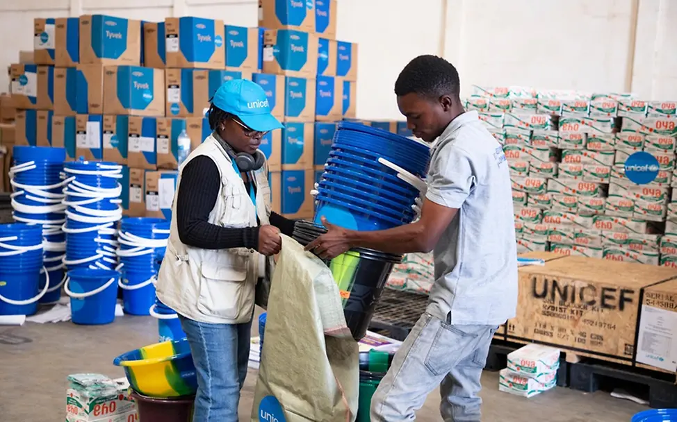 Hilfe gegen Ebola, 2026 in der Demokratischen Republik Kongo. | © UNICEF/Ndomba Mbikayi UNICEF 80 Jahre Fotos: Hilfe gegen Ebola, 2026 in der Demokratischen Republik Kongo.