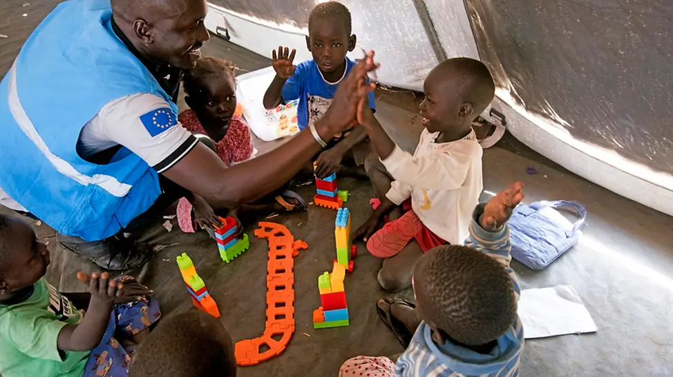 Spielen, tanzen und singen in Uganda, 2019. | © UNICEF/Bongyereirwe UNICEF 80 Jahre Fotos: Spielen, tanzen und singen in Uganda, 2019.
