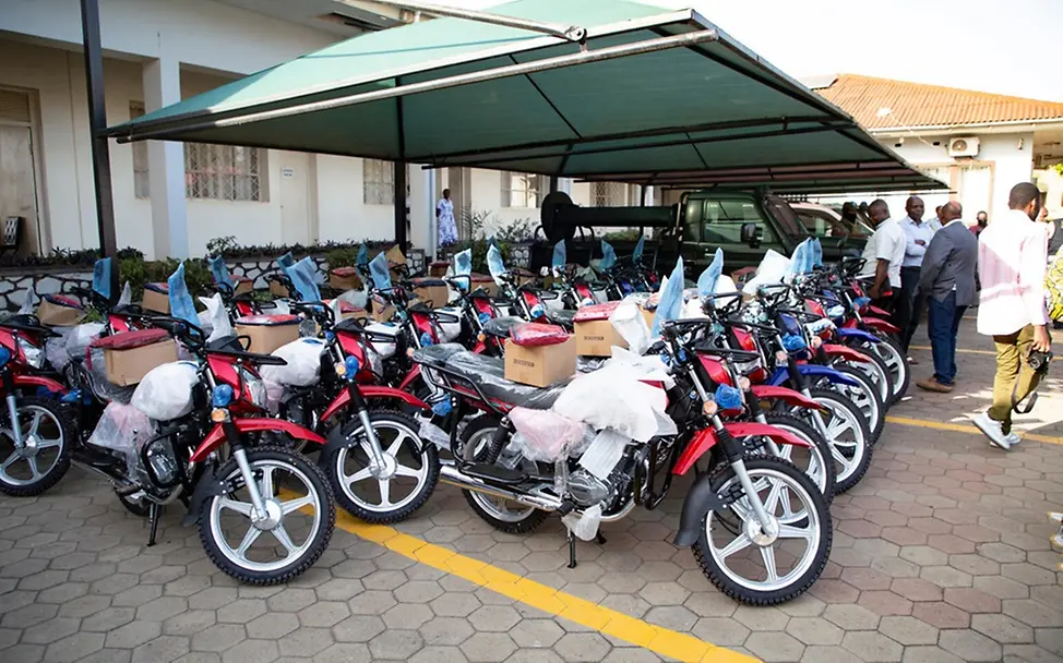 Ebola im Kongo: UNICEF übergibt als Teil der Ebola-Hilfe Motorräder an die Regierung in Ituri