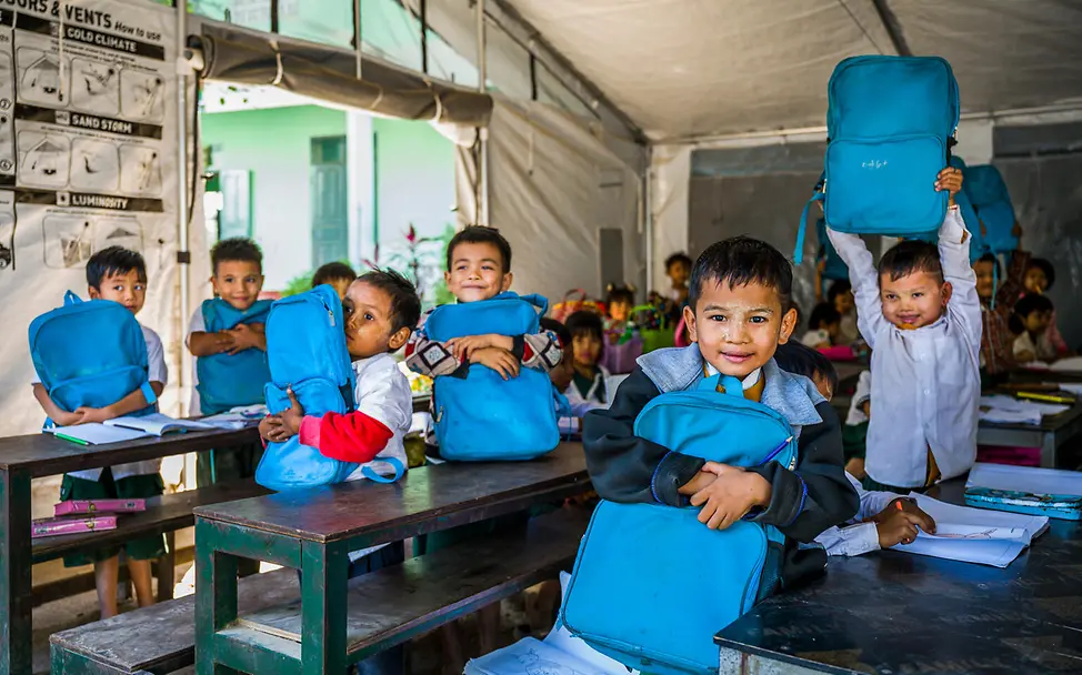 Nothilfe-Zelte: Kinder können in Krisen weiter lernen. 