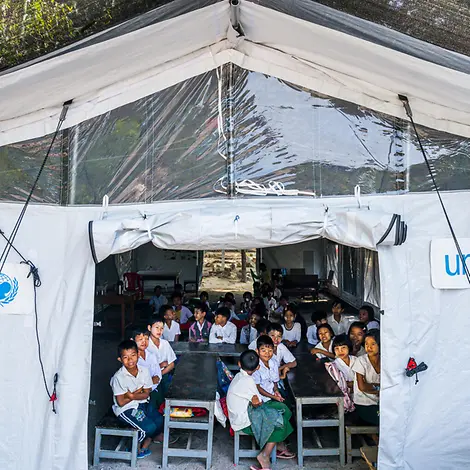 Nothilfe-Zelt: UNICEF sorgt für stabile Zelte. 
