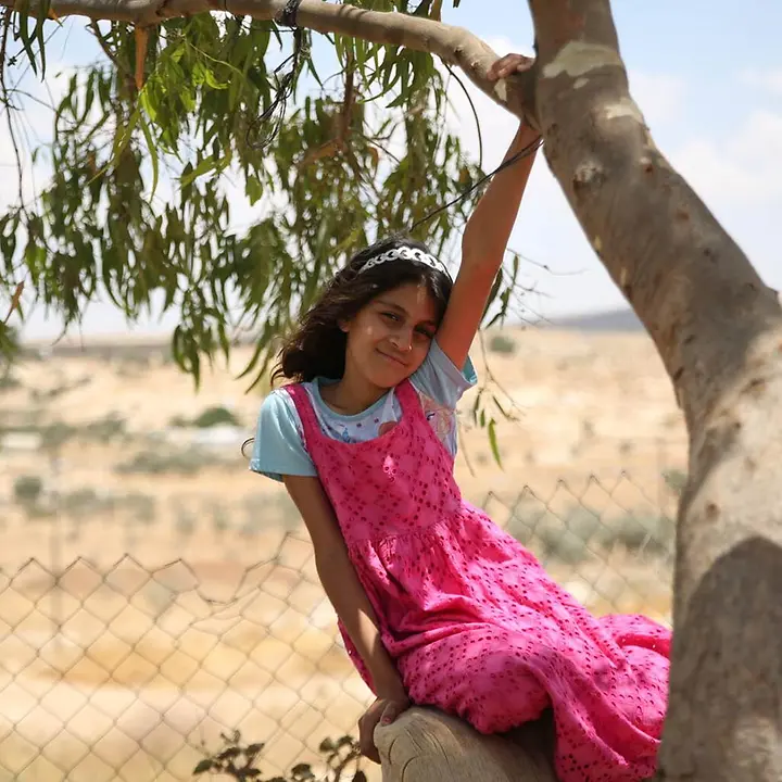 Die Familie dieses Mädchens wurde von israelischen Siedlern angegriffen. | © UNICEF/Media Clinic Westjordanland Aufwachsen: Ein palästinensisches Mädchen, deren Zuhause von Siedlern niedergebrannt wurde.