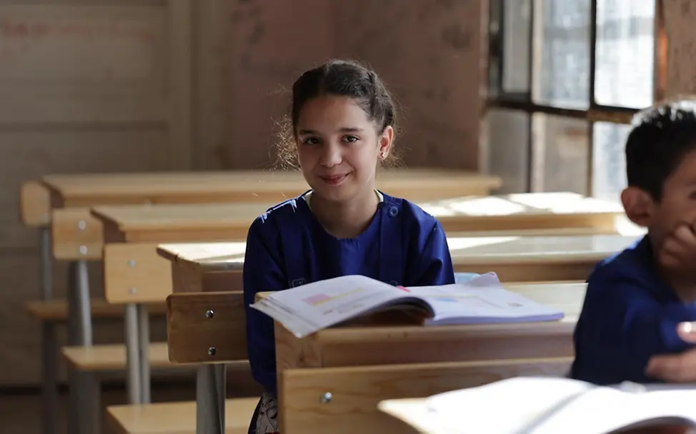 Limar (9) besucht eine von UNICEF renovierte Schule in Aleppo, Syrien.