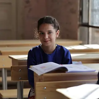 Limar (9) besucht eine von UNICEF renovierte Schule in Aleppo, Syrien.