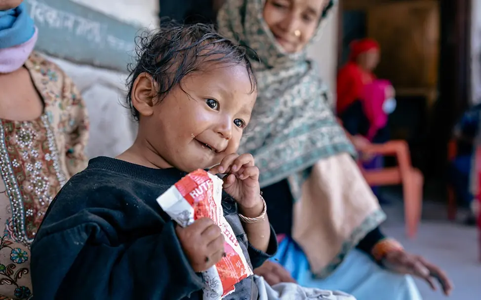 Mangelernährung in Nepal: Maultiere bringen Erdnusspaste zu Kindern