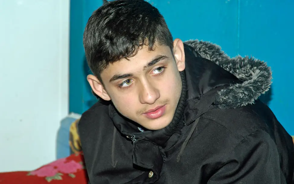 Der 15-jährige Nazmi | © UNICEF/Dietz Der 15-jährige Nazmi kann nicht mehr zur Schule gehen.