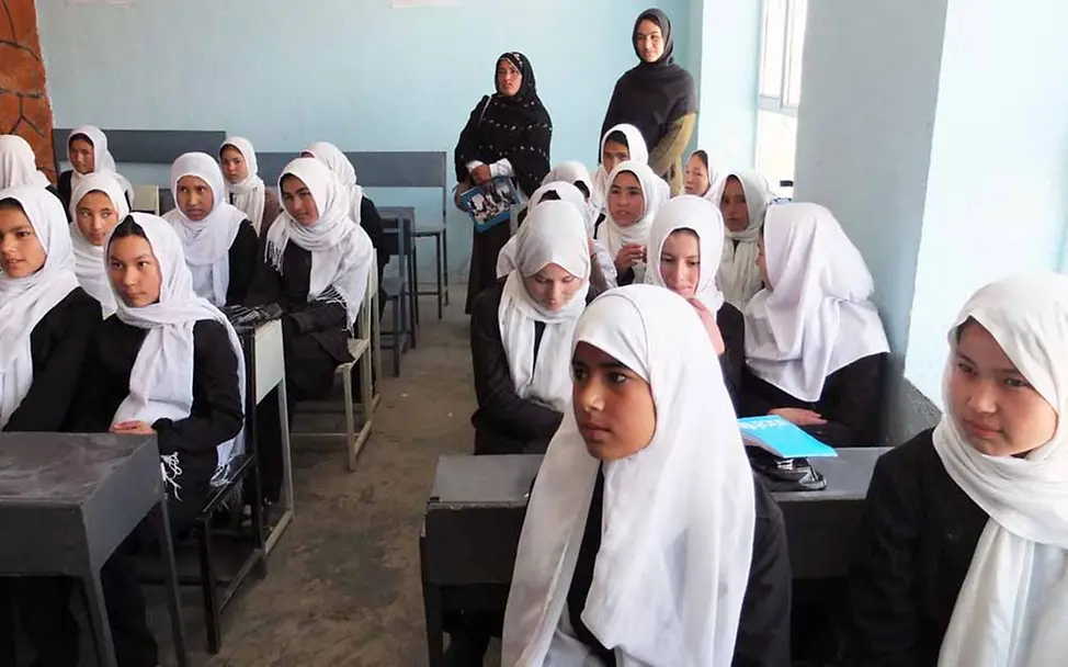 Bildung: Eine Mädchenschulklasse in Afghanistan. 
