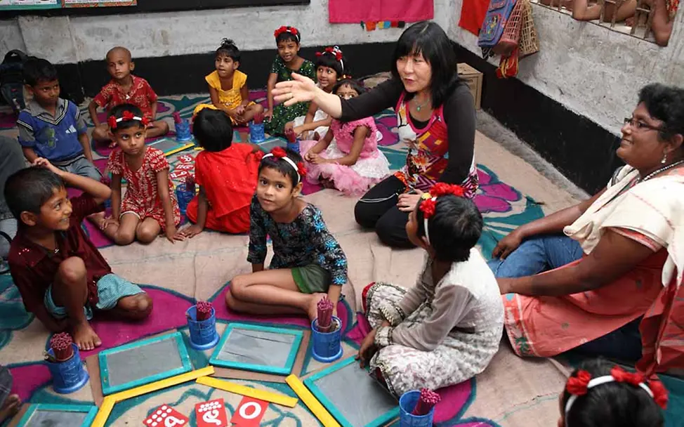 Bildung für Bangladesch: Das UNICEF-Projekt Let Us Learn hilft Tausenden Kindern in Bangladesch. | © UNICEF/Kiron Dank der Bildungsinitiative Let Us Learn lernen Kinder in Bangladesch lesen und schreiben.